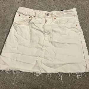 Zara White Mini Skirt with Frayed Hem Size S